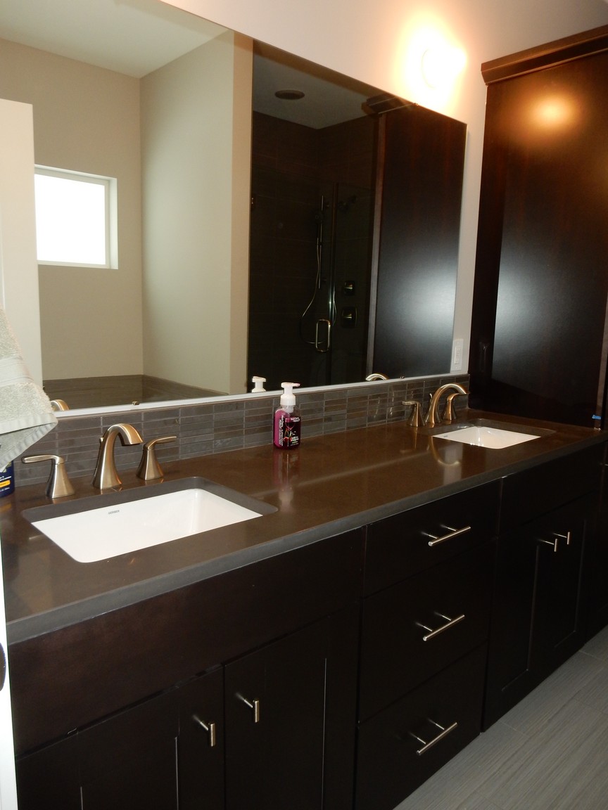2472 Tremont | Primary Bathroom