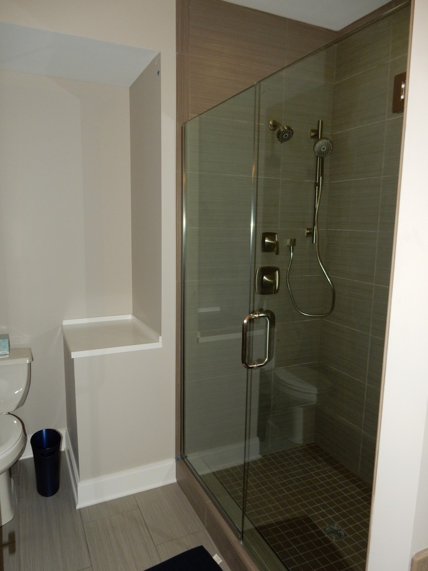 2472 Tremont | Primary Bathroom