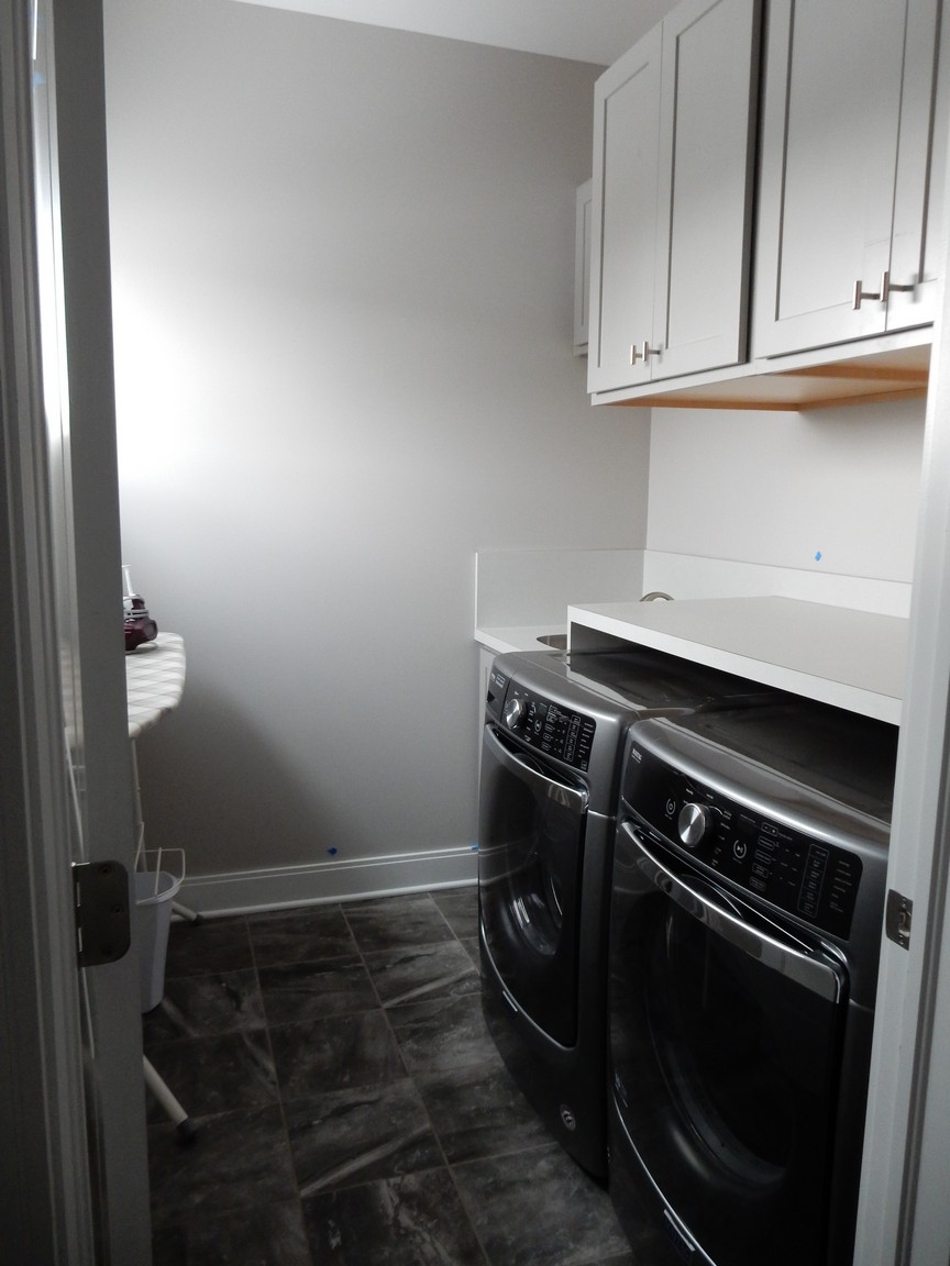 2472 Tremont | Laundry