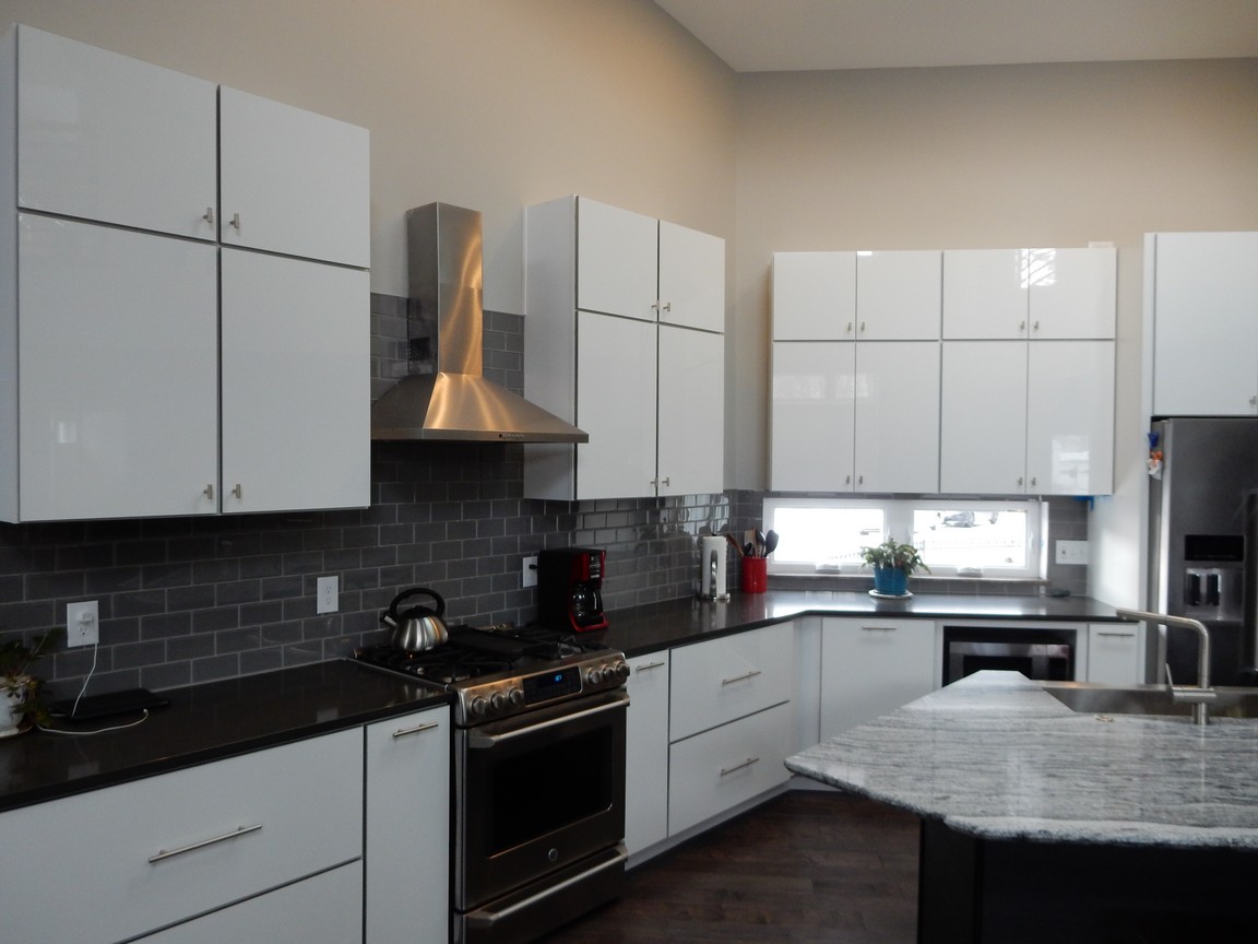 2472 Tremont | Kitchen