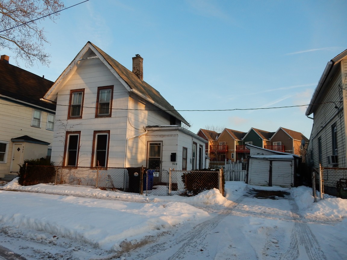 909 College Tremont Cleveland Ohio